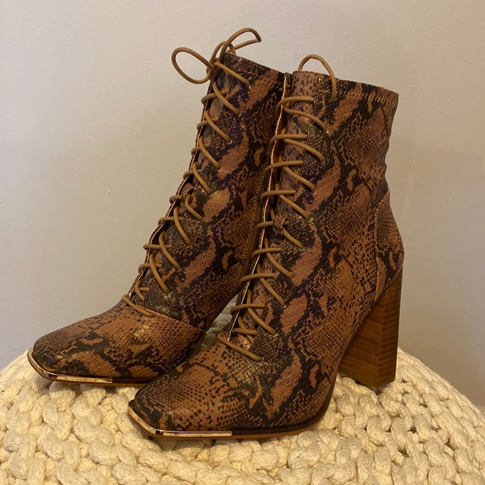Steve Madden brown ankle boots in color brown snake